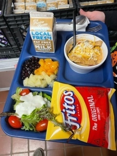 a quick picture of a 4th graders lunch....she did a great job and has a colorful and nutritious lunch