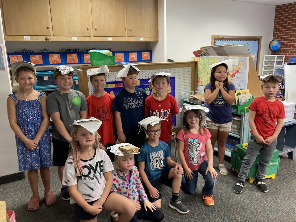 11 students with hats