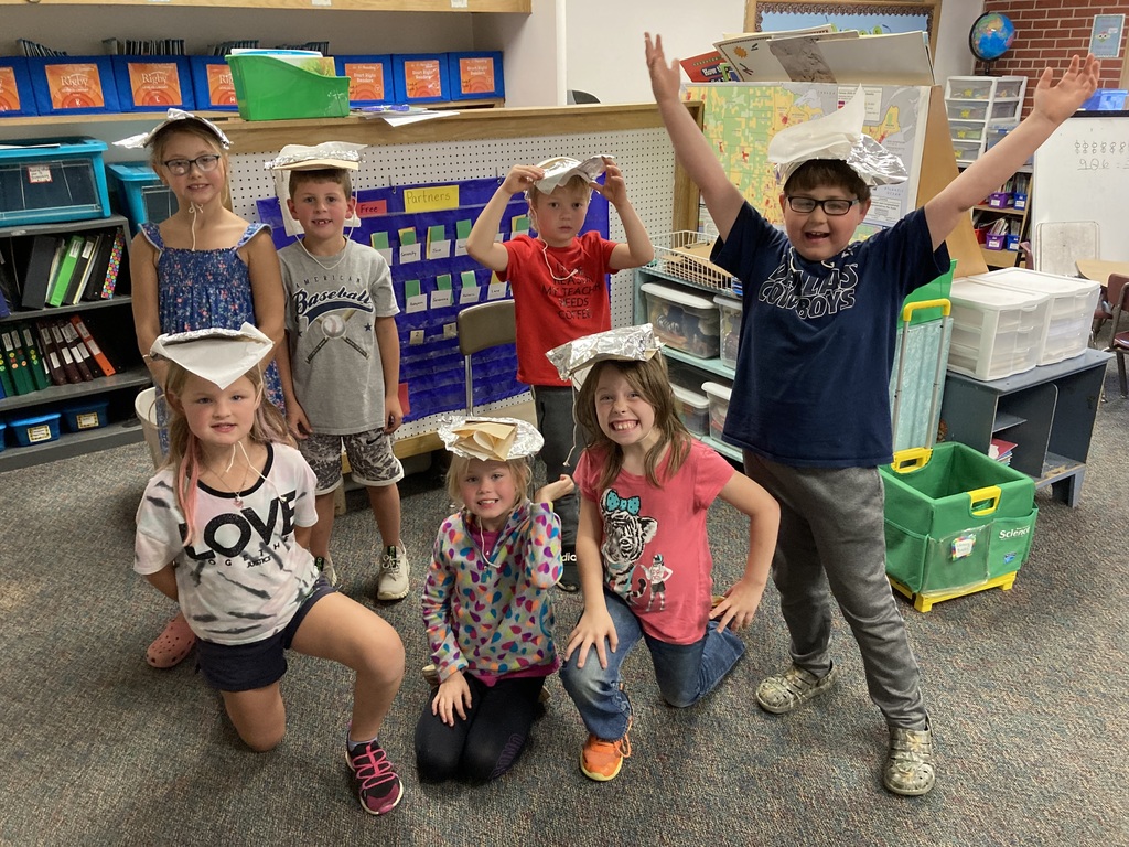 7 students with hats